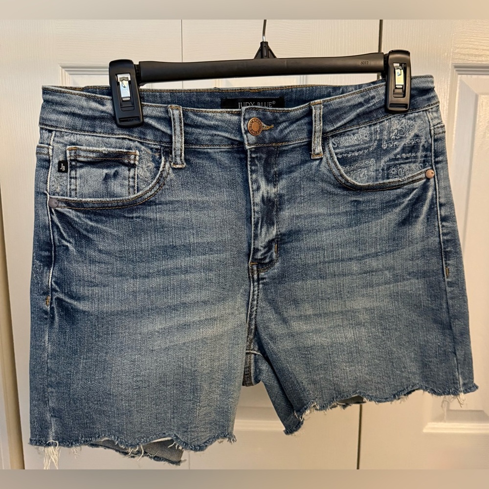 Judy Blue denim shorts, size Large EUC